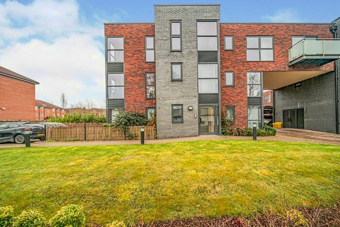 2 Bedroom Flat For Sale In Groom Place, Welwyn Garden City, AL7