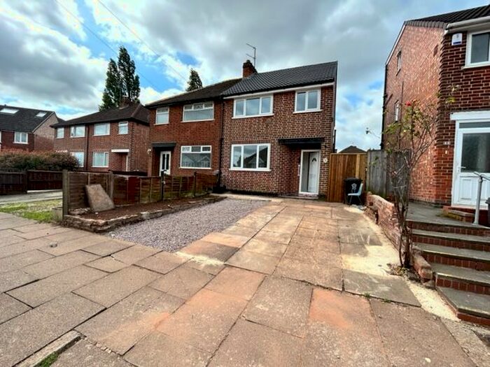 3 Bedroom Semi-Detached House To Rent In Bristol Avenue, Leicester, LE4