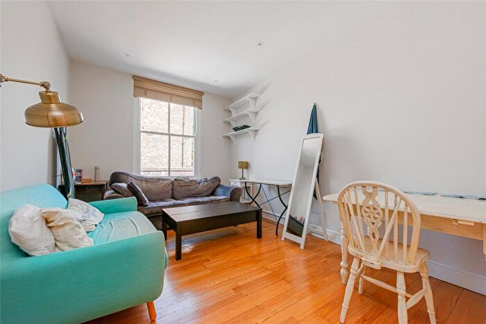 2 Bedroom Apartment For Sale In Seven Sisters Road, Islington, London, N7