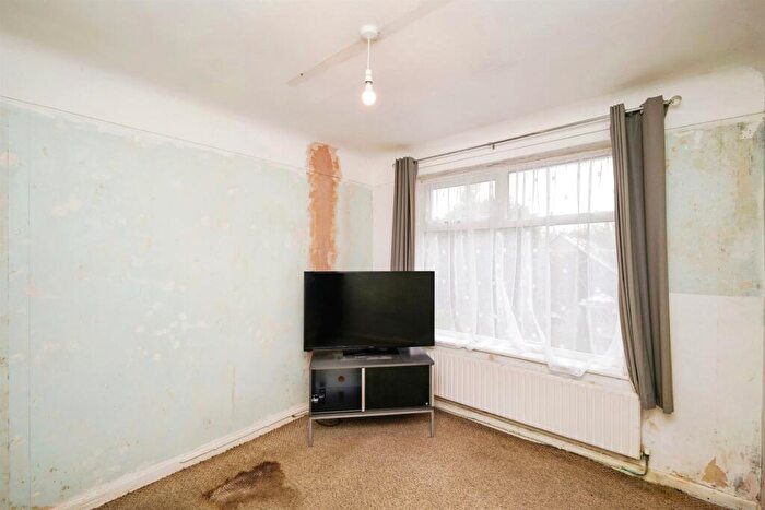 2 Bedroom Semi-Detached Bungalow For Sale In Sandbrook Lane, Wirral, CH46