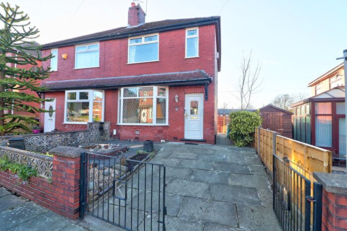 2 Bedroom Semi-Detached House For Sale In Roseberry Avenue, Oldham, OL1