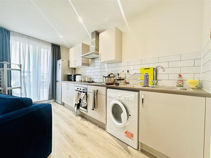 2 Bedroom Apartment To Rent In The Curve, Nottingham, NG7