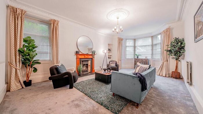 3 Bedroom Flat For Sale In Queens Drive, Flat B/, Queens Park, Glasgow, G42