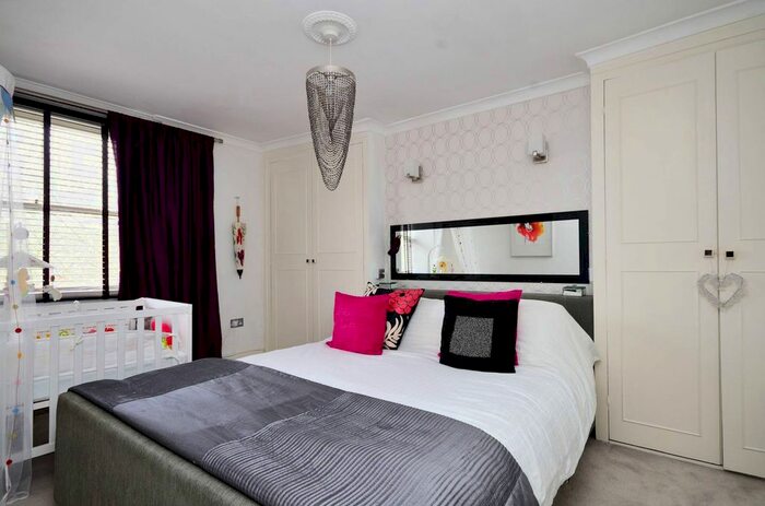 2 Bedroom Flat To Rent In Queenstown Road, Battersea, London, SW8