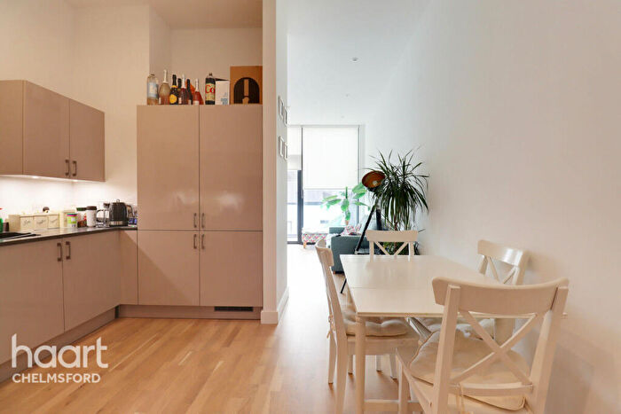 2 Bedroom Flat For Sale In Burgess Springs, Chelmsford, CM1