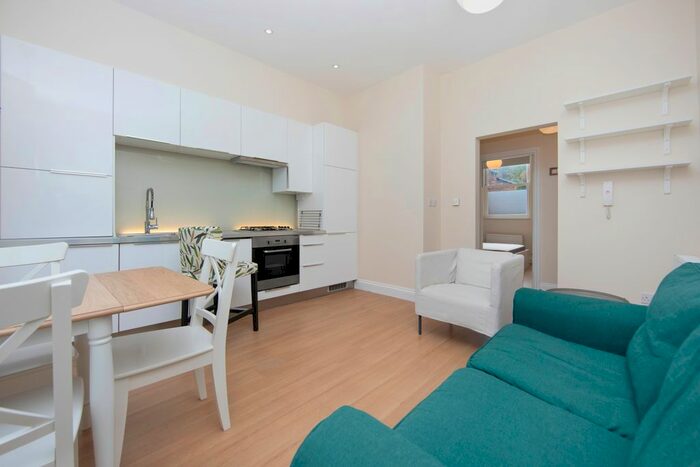 1 Bedroom Flat To Rent In Roderick Road, Hampstead Heath, London, NW3