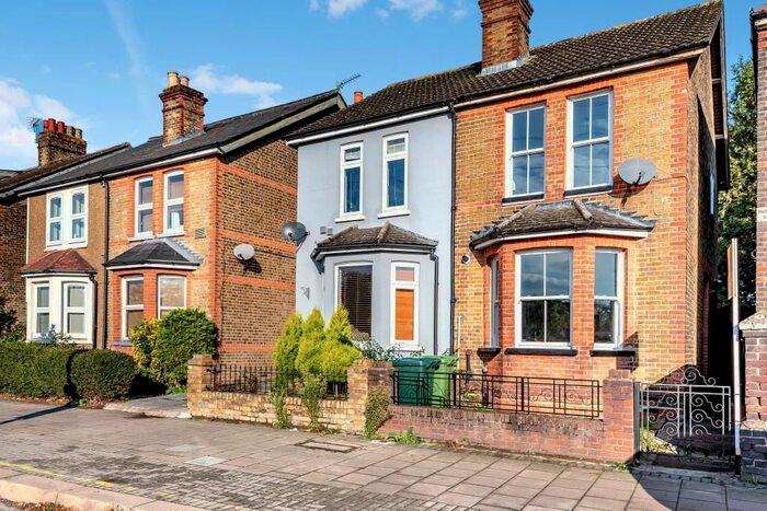 3 Bedroom Semi-Detached House To Rent In Staines-Upon-Thames, Surrey, TW18