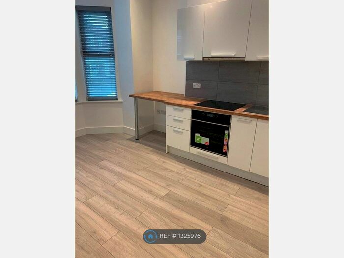 1 Bedroom Flat To Rent In Shaw Heath, Stockport, SK2