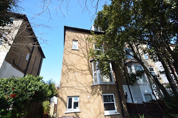 2 Bedroom Flat To Rent In Kingston Road, London, SW19
