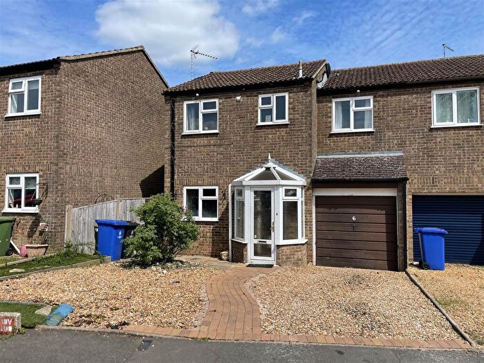 4 Bedroom End Of Terrace House For Sale In Orchard Court, Pattishall, NN12