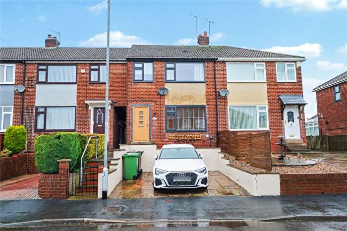 3 Bedroom Town House For Sale In Margaret Close, Morley, Leeds, West Yorkshire, LS27