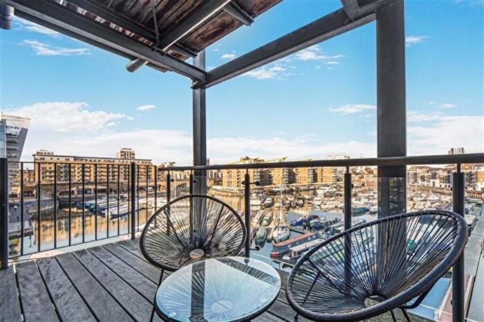 2 Bedroom Apartment To Rent In Branch Road, Tower Hamlets, London, E14