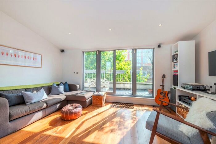 2 Bedroom Flat To Rent In Goswell Road, London, EC1V