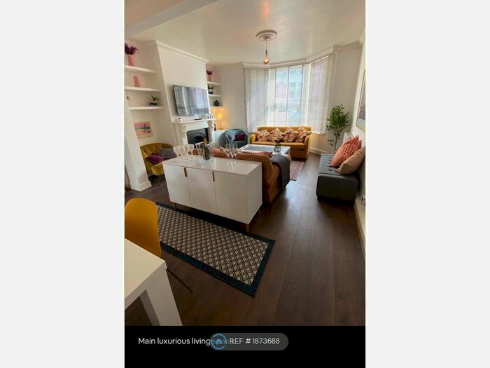 2 Bedroom Flat To Rent In Montgomery Street, Hove, BN3