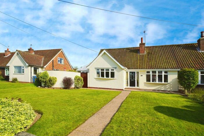 3 Bedroom Semi-Detached Bungalow For Sale In Main Street, Skidby, Cottingham, HU16