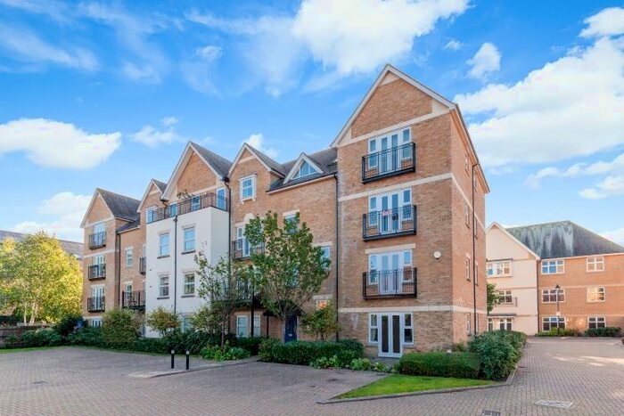 2 Bedroom Flat To Rent In Elizabeth Jennings Way, Oxford, OX2