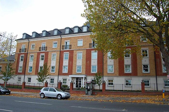 2 Bedroom Flat To Rent In High Road, Solomons Court, N12