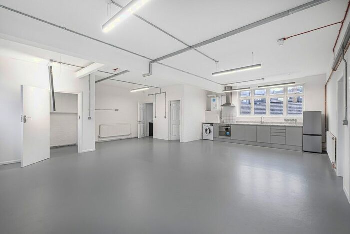 2 Bedroom Flat To Rent In Arcola Street, London, E8