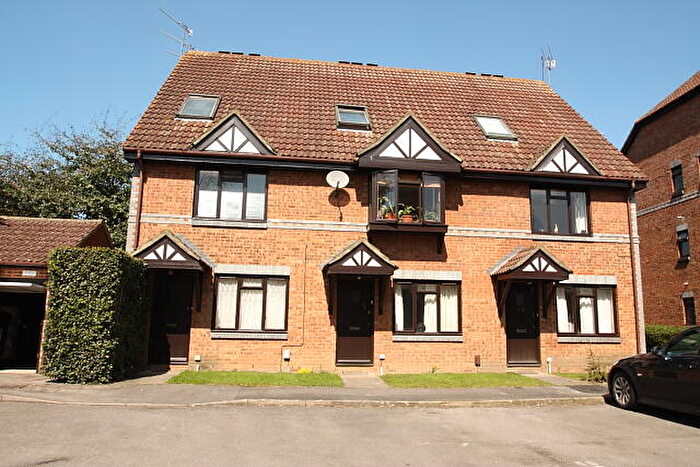 1 Bedroom Flat To Rent In Tintagel Way, Woking, GU22