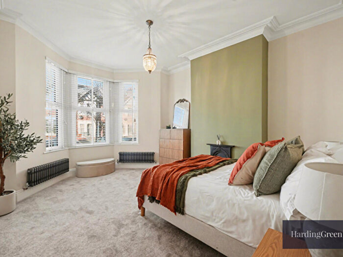 2 Bedroom Flat For Sale In Kings Road, London, NW10