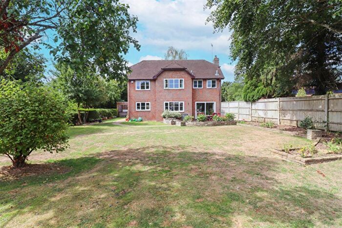 5 Bedroom Detached House For Sale In Derbyfields, North Warnborough, RG29