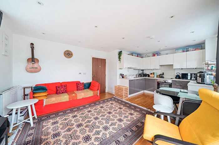 1 Bedroom Flat For Sale In Green Lane, Edgware, Greater London., HA8