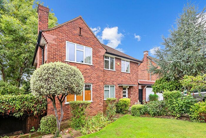 4 Bedroom Detached House For Sale In The Ridings, Ealing, London, W5
