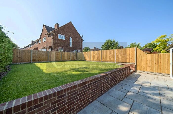 3 Bedroom End Of Terrace House For Sale In Buckler Gardens, London, SE9