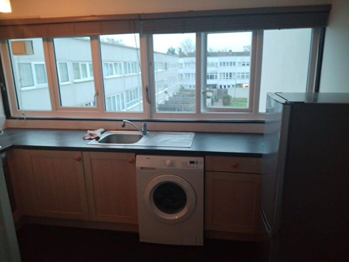 2 Bedroom Flat To Rent In Lindsey Close, Mitcham, CR4