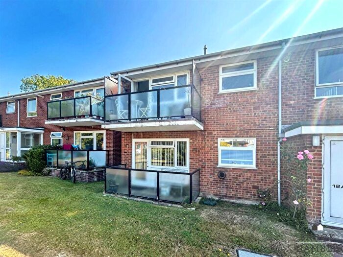 2 Bedroom Apartment For Sale In Shortdean Place Eastbourne, BN21