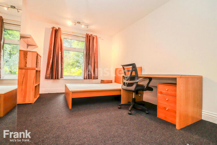 5 Bedroom Semi-Detached House To Rent In Church Lane, Southampton, SO17