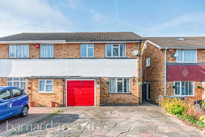 4 Bedroom Semi-Detached House For Sale In Orchard Way, Croydon, CR0