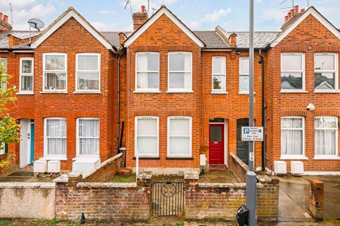 2 Bedroom Flat For Sale In Rosslyn Crescent, Harrow, HA1