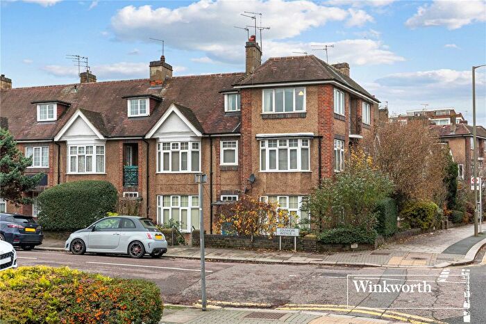 3 Bedroom Flat For Sale In East End Road, London, N3