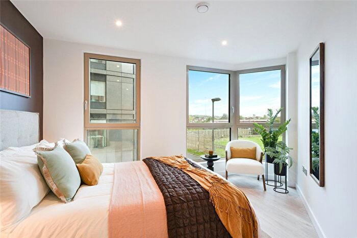 3 Bedroom Flat To Rent In Uncle Leeds, Whitehall, LS12