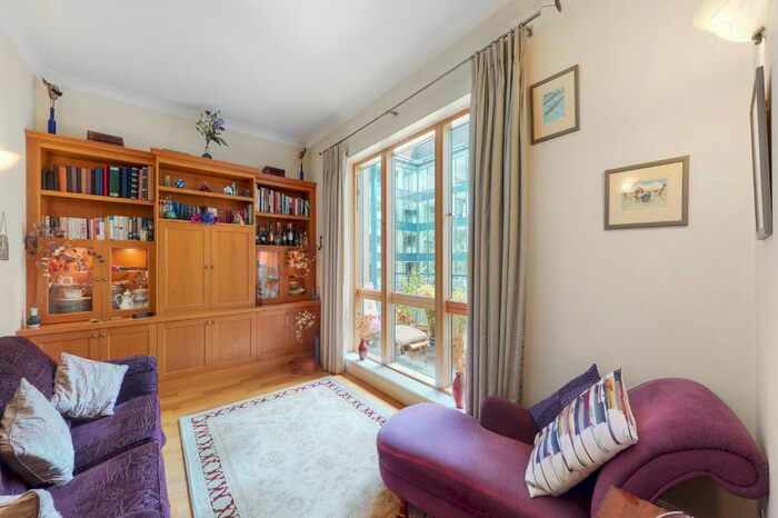 2 Bedroom Apartment To Rent In Tudor Street, EC4Y