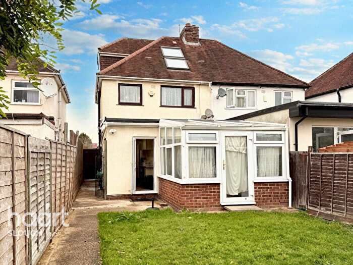 4 Bedroom Semi Detached House For Sale In Charter Road, Slough, SL1