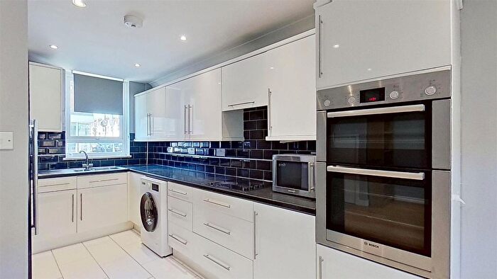 3 Bedroom Terraced House To Rent In Garratt Lane, London, SW18