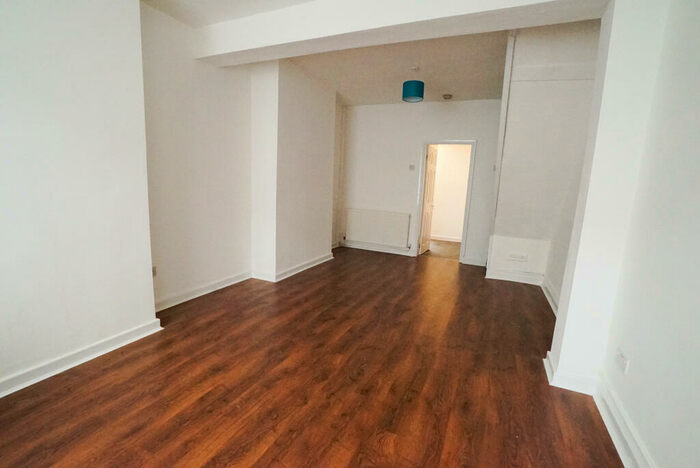 2 Bedroom House To Rent In Hawkins Street, Kensington, - Available With Zero Deposit Guarantee, L6