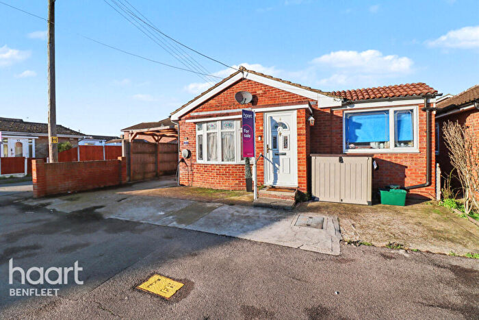 2 Bedroom Detached Bungalow For Sale In Delfzul Road, Canvey Island, SS8