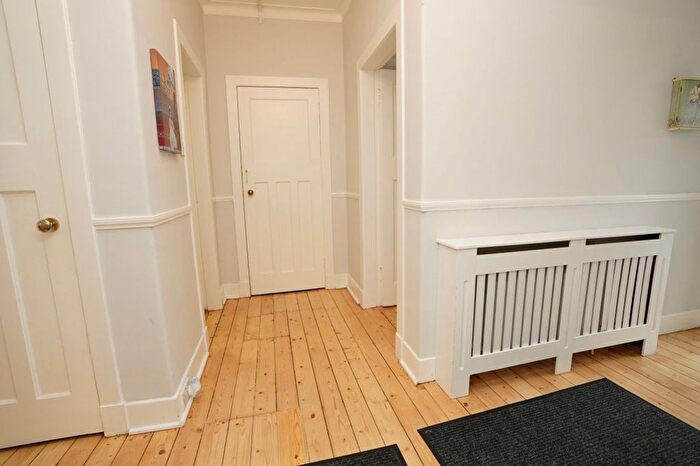 3 Bedroom Flat To Rent In Learmonth Park, Comely Bank, Edinburgh, EH4