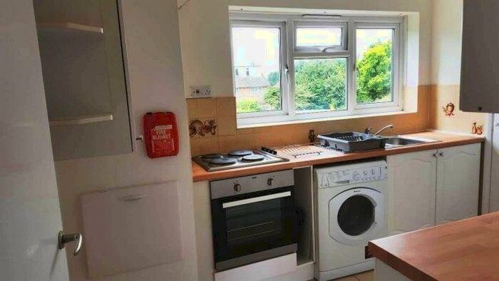 3 Bedroom Flat To Rent In Beaconsfield Road, CT2