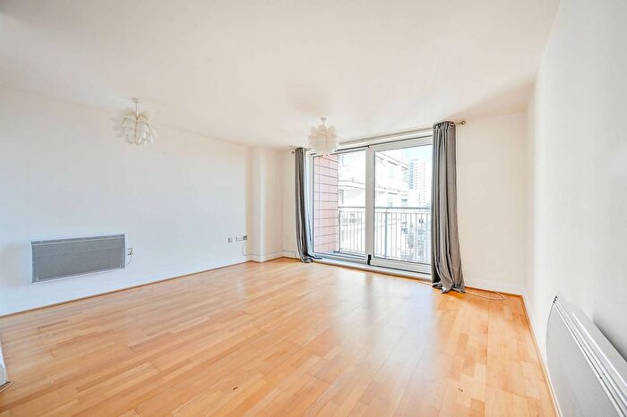 1 Bedroom Flat To Rent In Holland Gardens, Brentford, TW8