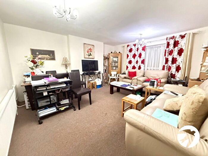 2 Bedroom Flat For Sale In Granville Park, London, SE13