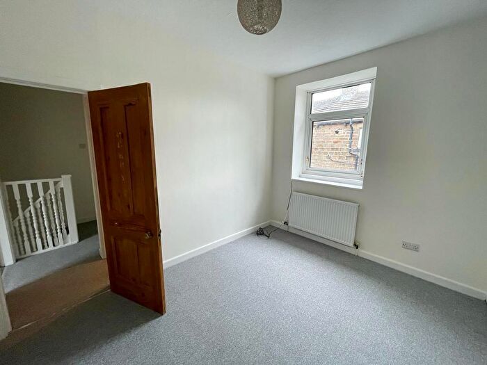 2 Bedroom Cottage For Sale In Mill Street, Cross Hills, BD20