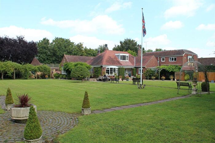 5 Bedroom Detached House For Sale In Leconfield Road, Cherry Burton, HU17