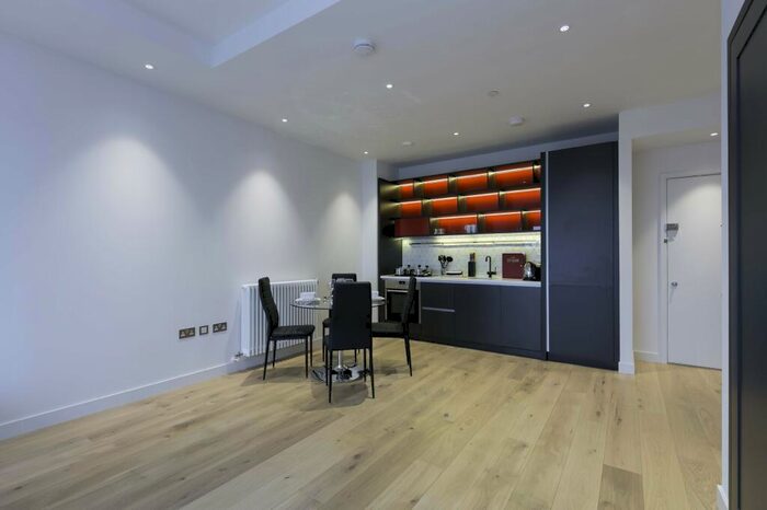 1 Bedroom Apartment To Rent In Botanic Square, London, E14