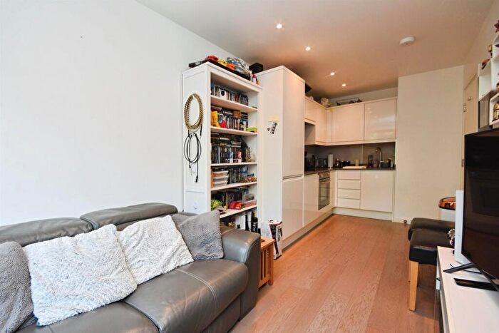 1 Bedroom Flat For Sale In Hubert Road, Brentwood, CM14