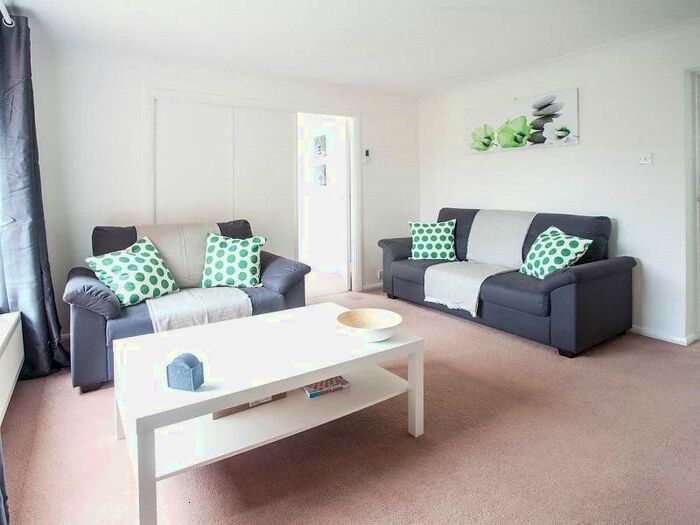 2 Bedroom Flat To Rent In Chiltern Court, Fawcett Road, Windsor, SL4