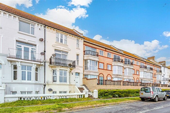 1 Bedroom Flat For Sale In Marine Parade, Littlestone, New Romney, Kent, TN28